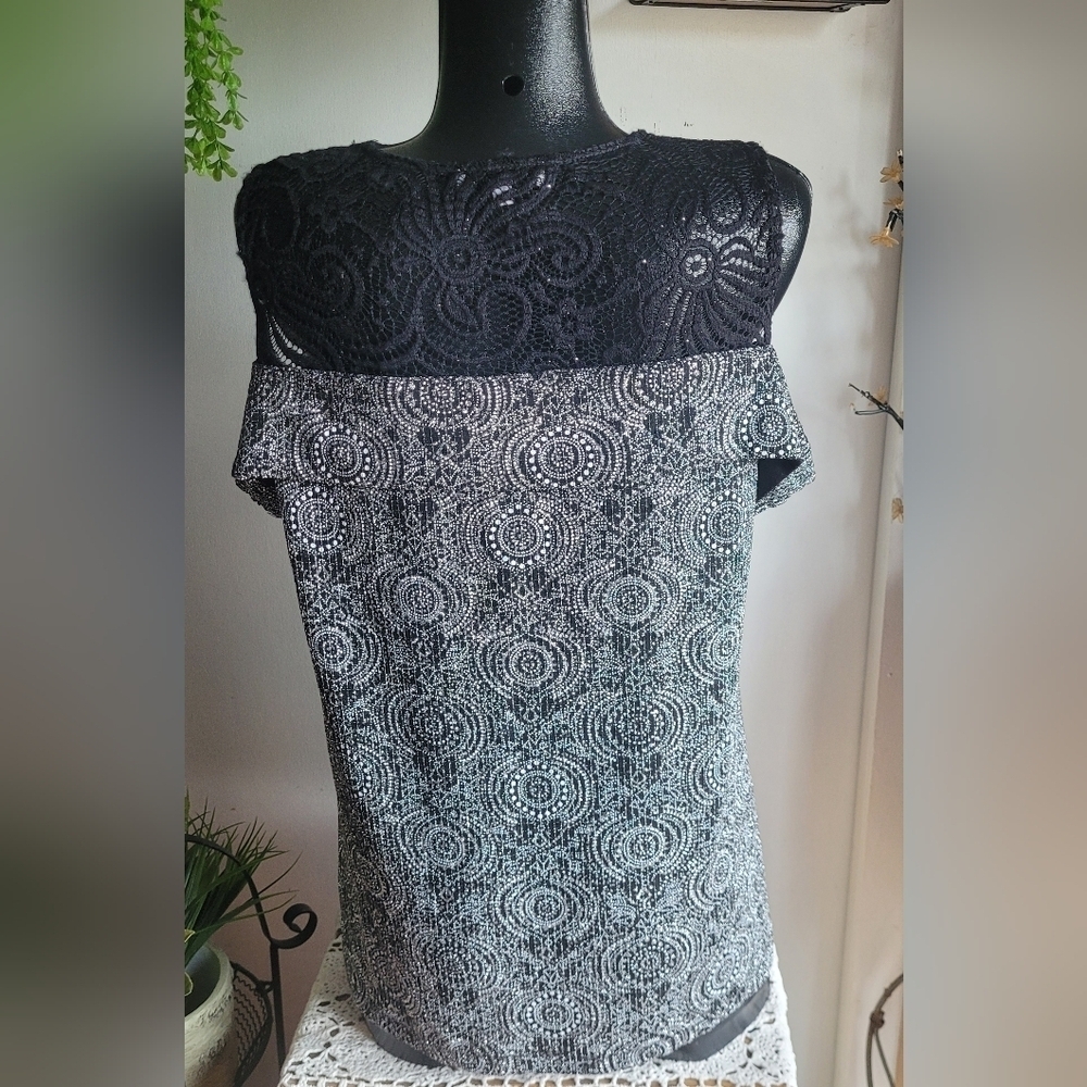 Black Patterned Cold-Shoulder Tunic Top - Picture 7 of 7